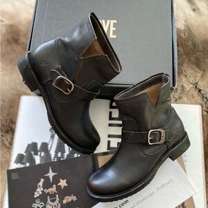 Frye Veronica Bootie (Antique Black)
